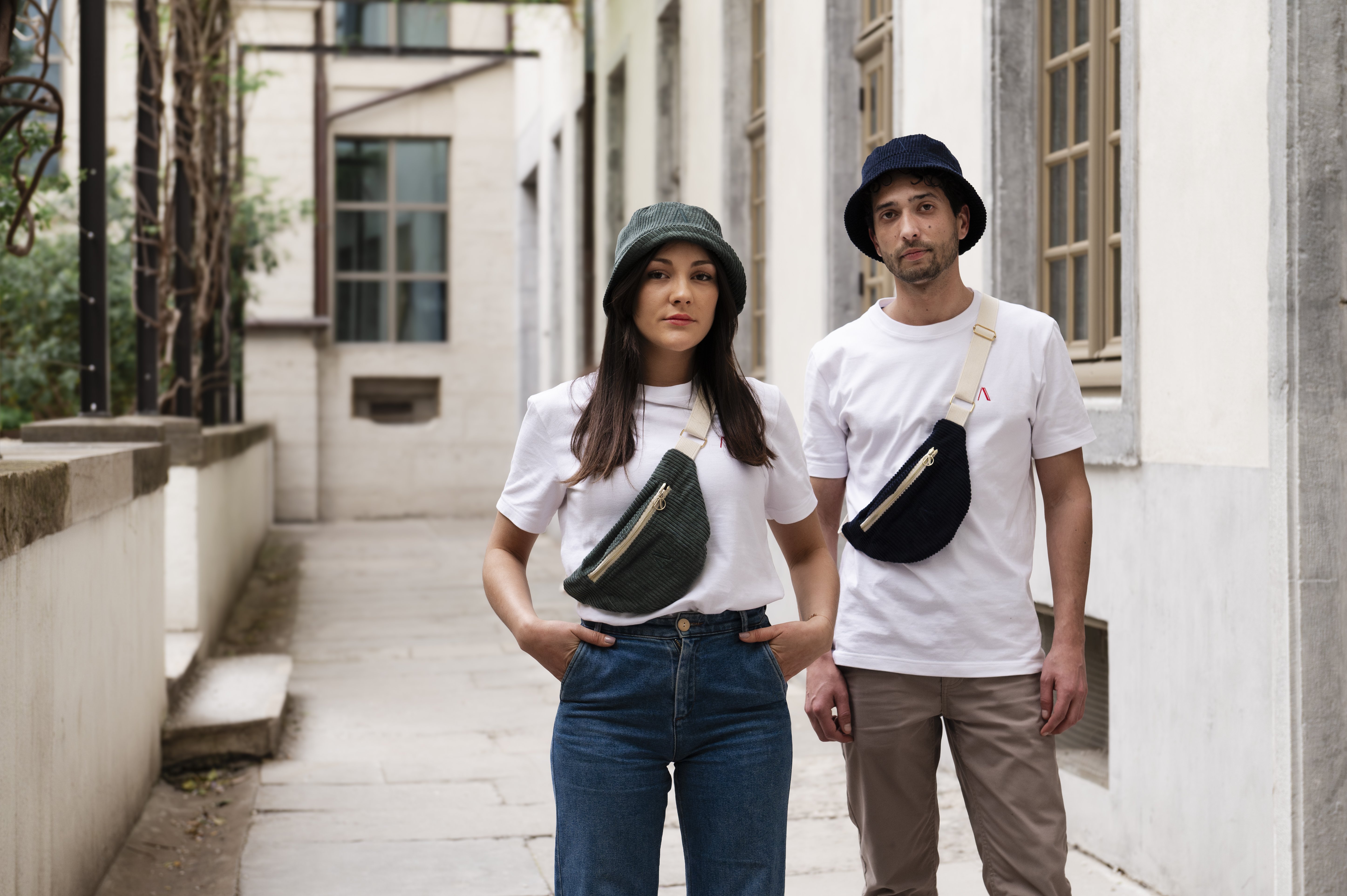 Bob et Sacoche velours côtelé Vert Sapin et Bleu Pétrole Homme et Femme Auguste